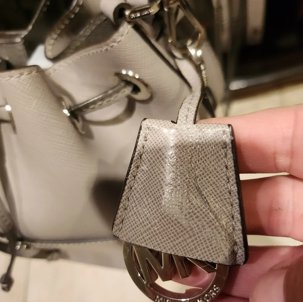 Michael Kors Greenwich Saffiano Bucket shoulder / Crossbody Bag